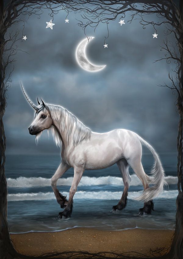 licorne au bord de l'eau au clair de lune sous un ciel étoilé